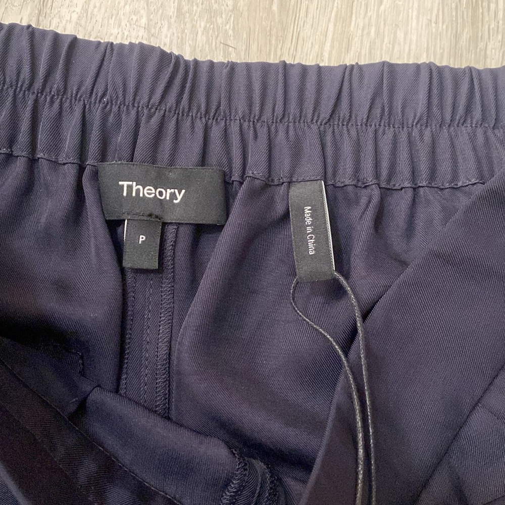 NWT Theory Navy Twill Pleated Pull On Shorts - Picture 5 of 12